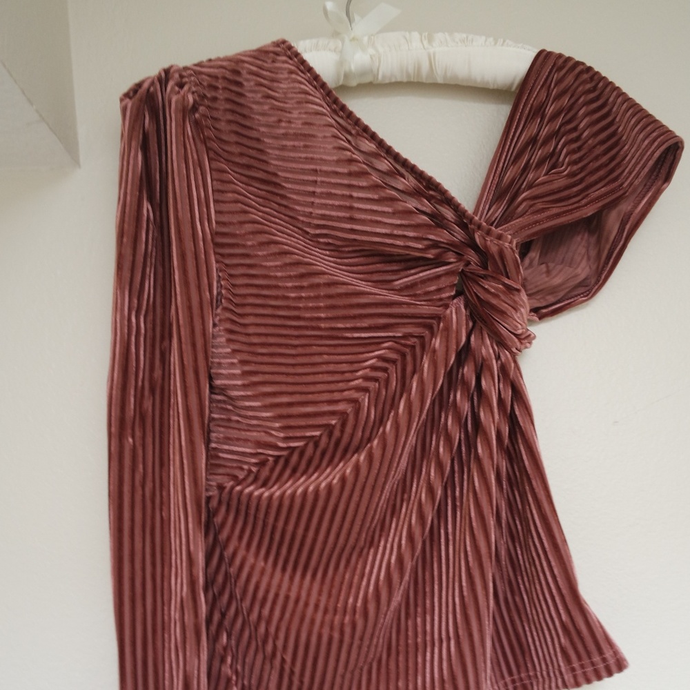 One Shoulder Top w/ Knot Off Shoulder